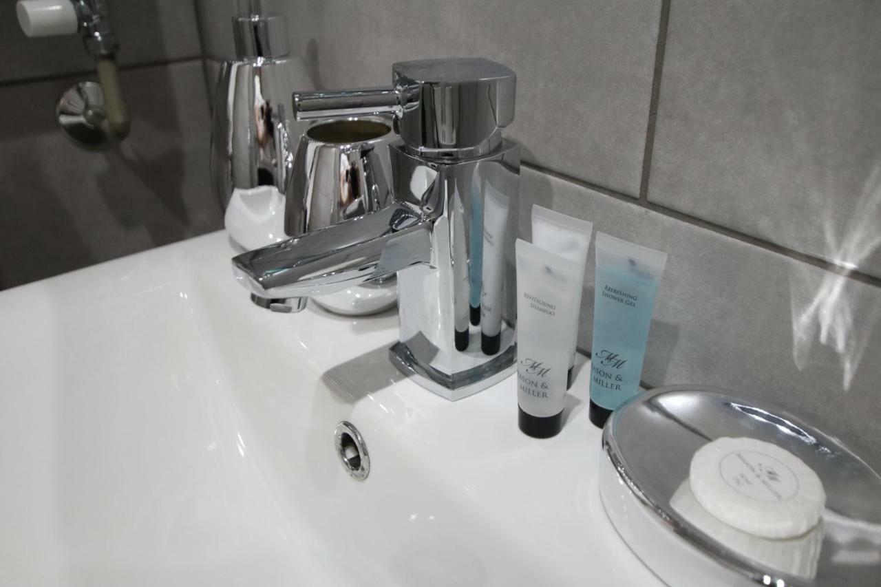 Halifax House, One Bedroom Apartment 216 ภายนอก รูปภาพ